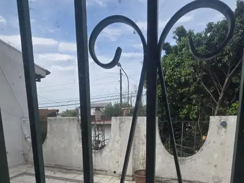 VENTA DE LOCAL CON 7 AMBIENTES, APTO CREDITO HIPOTECARIO. CASEROS