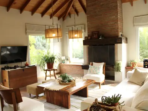 Casa en Venta con 2 cocheras