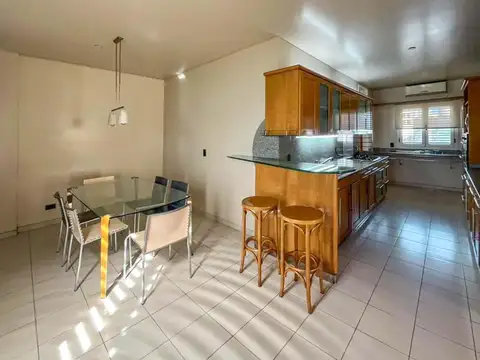 Departamento en Alquiler de 8 ambientes