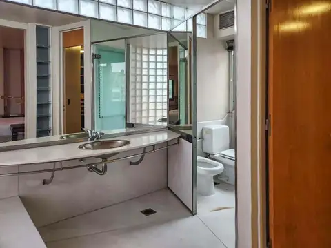 Departamento 8 ambientes con 4 baños
