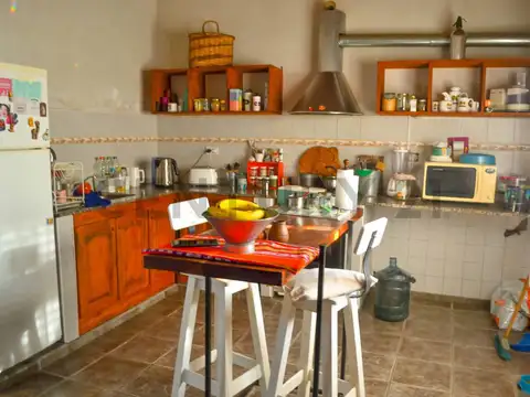 CASA DE TRES DORMITORIOS - 603 e/ 8 y 9