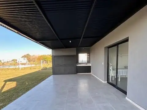 Casa en Venta con 3 cocheras