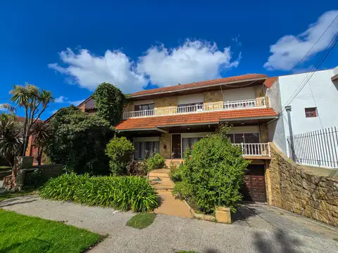 Chalet 5 amb. c/garage, quincho, patio y terraza - Colinas de P. Ramos