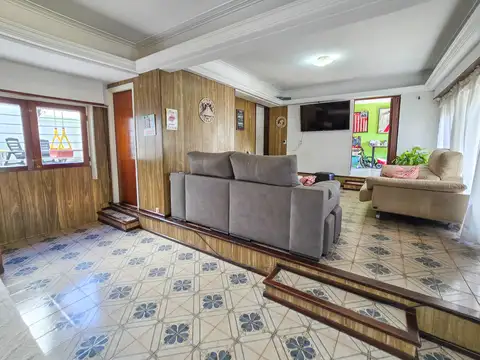 Casa 4 ambientes con 3 baños