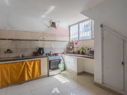 Venta Casa de Altos más 3 Locales y Garaje, Aguada