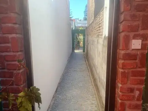 VENTA DE CASA INTERNA TRES DORMITORIOS