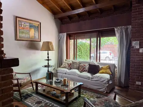 Casa 4 ambientes con 3 baños