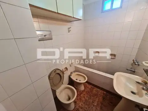 EXC UBICACION,  AL FRENTE 2 AMB CHICO. COCINA SEPARADA. 2DO X ESCALERA