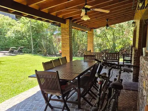 Casa 5 ambientes con 4 baños