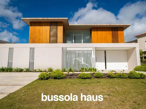 Casa 6 ambientes con 3 baños