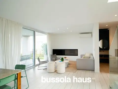 Casa en Venta con 5 cocheras