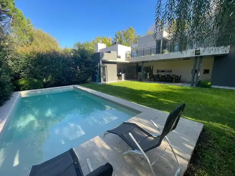 CASA EN VENTA EN SOL DEL PARANA 3 DORM, PISCINA GRAN CALIDAD