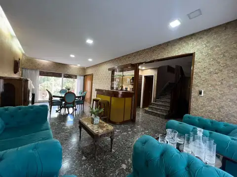 Casa 5 ambientes con 3 baños