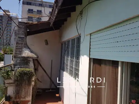 Casa en venta con local comercial en Escobar    ID 4381