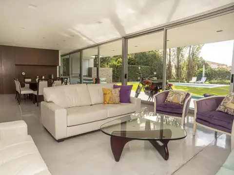 Casa 5 ambientes con 3 baños