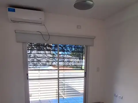 RAMOS MEJIA. J.GONZALEZ. CASTILLO 63. AMPLIO SEMIPISO 2 AMB+COCHERA. BALCON.BAJAS EXPENSAS