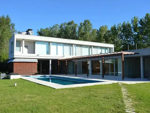 Casa en venta - 3 Dormitorios 4 Baños - General Belgrano