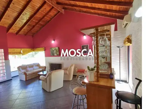 Casa en Venta con 2 cocheras