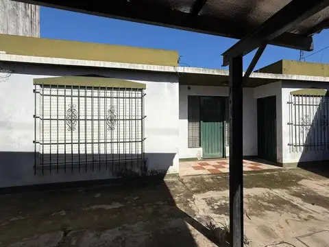 DOS CASAS EN MISMO LOTE EN VENTA. EN R CALZADA