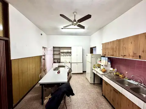 Casa 3 dormitorios + galpón