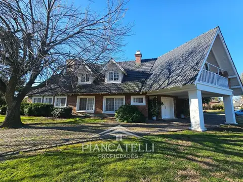 Casa en Venta con 2 cocheras