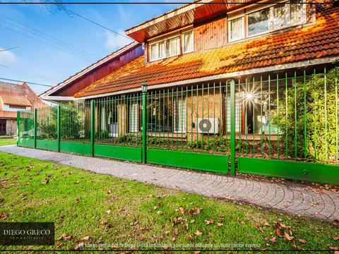 VENTA CASA 4 AMBIENTES - DIVINO ROSTRO- APTA CREDITO