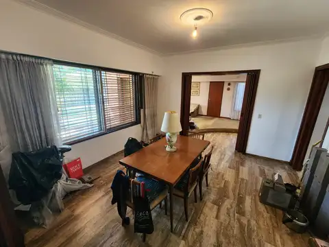 Casa en Alquiler con 4 cocheras
