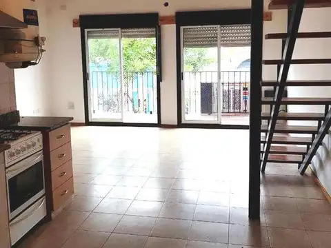 Depto Tipo Casa en Alquiler de 2 ambientes