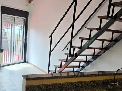 Depto Tipo Casa 2 ambientes con 1 baño