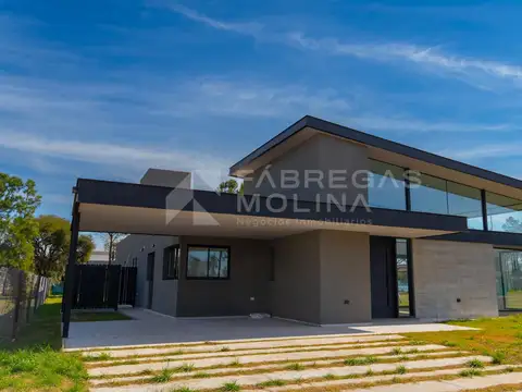¡Venta! Casa en Chacras de la Villa ¡Toda en una planta! ¡A Estrenar!
