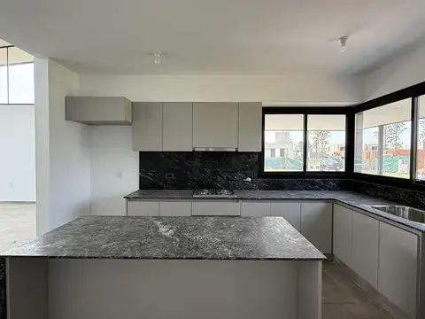 Casa 3 ambientes con 2 baños