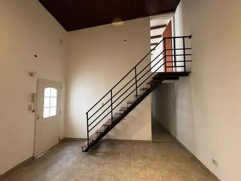 Depto Tipo Casa en Alquiler al Este