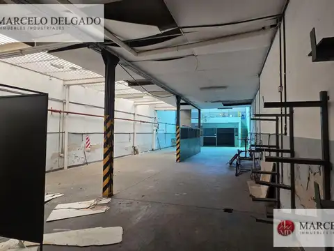 Depósito - Galpón de 460 m2  -  Parque Patricios - VENTA /ALQUILER