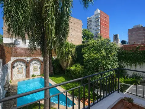 Casa 8 ambientes con 3 baños