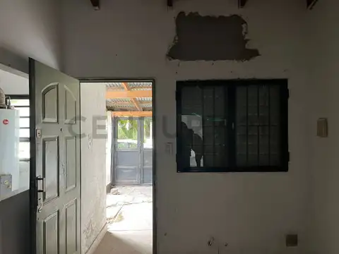 7 e/ 83 y 84 100, Piso 0