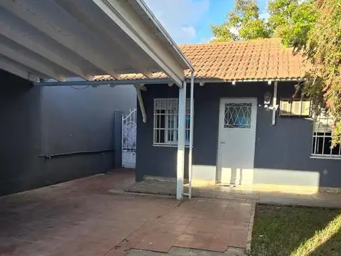 Casa en Alquiler con 1 cochera