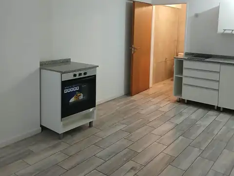 Depto Tipo Casa en Alquiler en Parque Chacabuco, $ 650.000