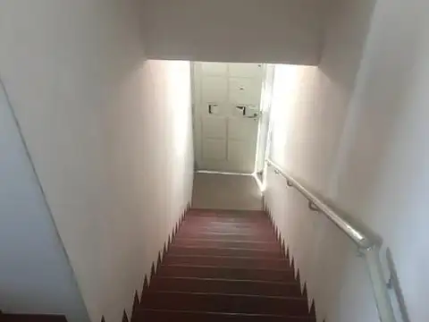 OFICINA A MTS DE LA AVENIDA