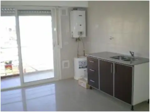 Dos ambientes con balcón al frente