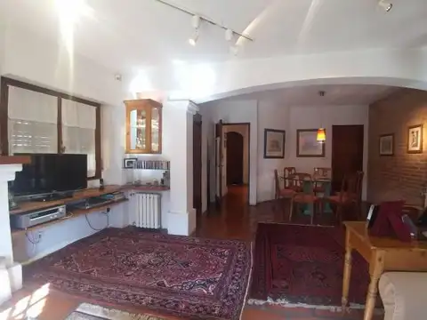 Casa en Venta, 3 Plantas, Jardín y Pileta - Ubicada en Martínez.