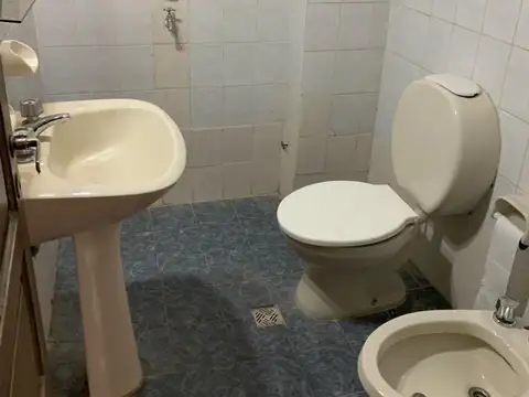 Oficina 4 ambientes con 1 baño