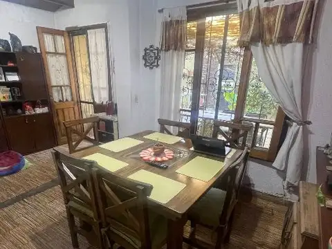 Casa en Venta de 4 Ambientes en esquina Acha, Quilmes