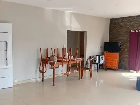 VENTA  CASA CON LOCAL  EXCELENTE INVERSION