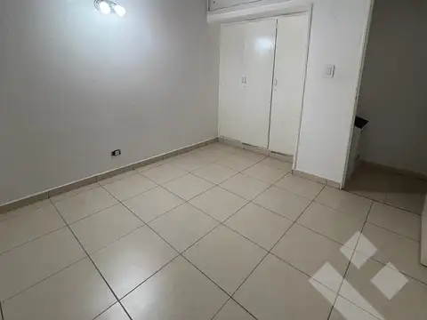 Casa en Alquiler con 2 cocheras