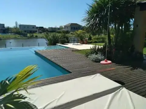 Venta Casa 5 Amb. a La Laguna barrio San Marco Villanueva Tigre