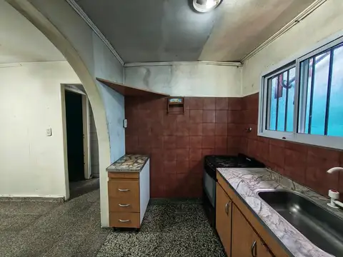 P.H AL FRENTE 50% INDIVISO EN CONDOMINIO