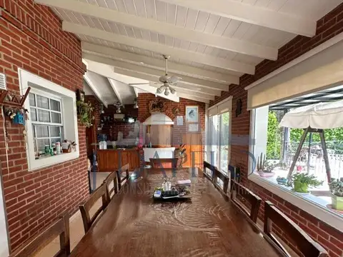 Casa en Venta con 3 cocheras