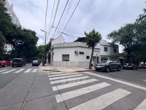 CASA EN LOTE DE 6.30X14.12 EN PRIMERA JUNTA AL 1800 - T/AL FTE EN ESQUINA GRAN TZA PATIO 2 BAÑOS