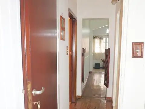 CASA 5 AMB EN VENTA EN FLORIDA ESTE CON GARAGE