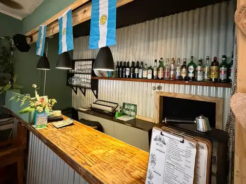 FONDO DE COMERCIO DE RESTÓ FRENTE A PLAZA SAN MARTÍN EN BERAZATEGUI